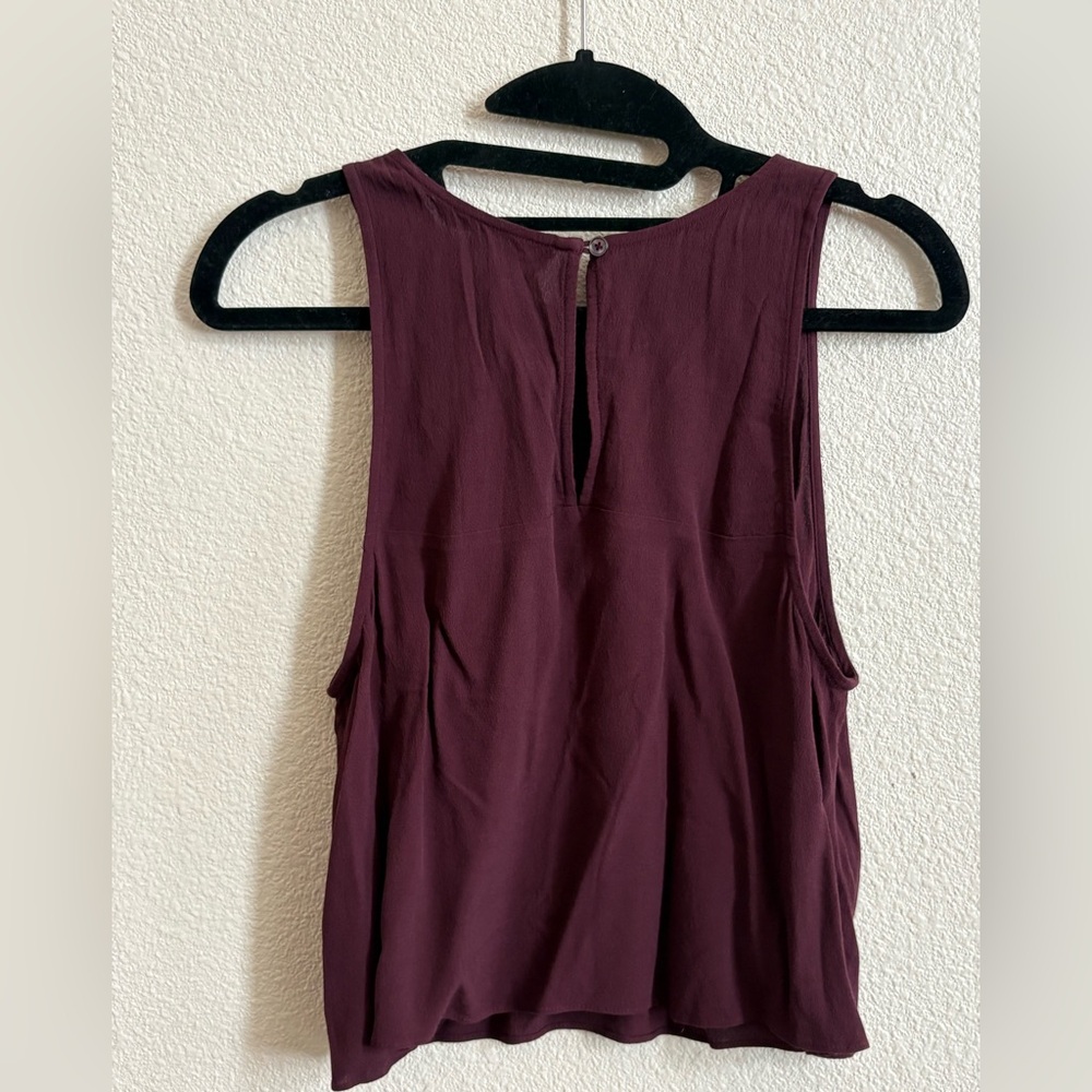 Wilfred Plum Flowy Sleeveless Tank Top slightly cropped - Picture 2 of 4